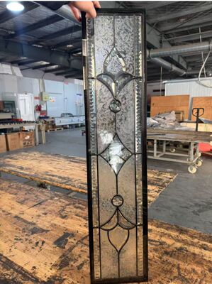 Insert de porte vitrée personnalisable conçu pour s'adapter à divers styles de portes, offrant élégance et visibilité améliorée